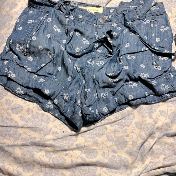 Cute F21 Shorts - Picture 2 of 3
